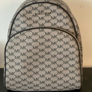 Gray Michael Kors backpack 🎒